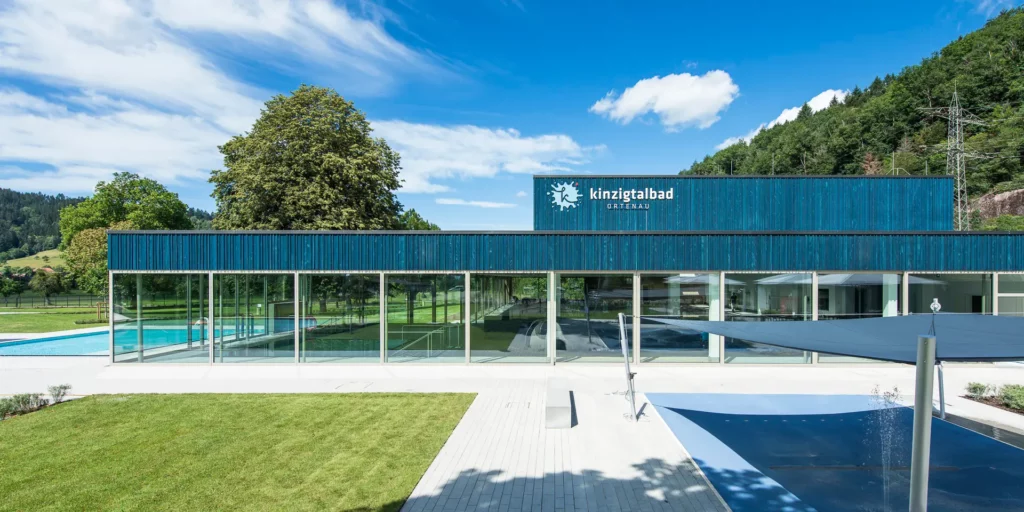 Aussenansicht des Kinzigtalbads | Schwimmen TV Hausach